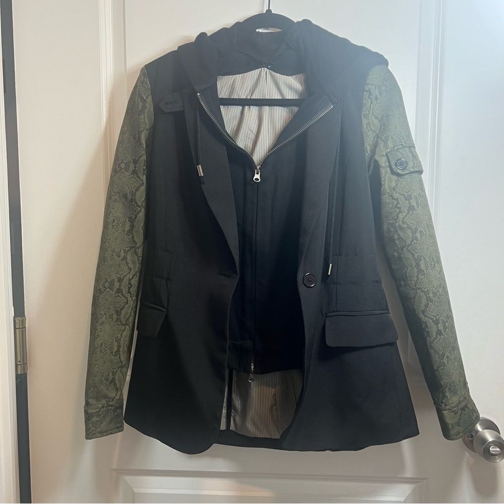 Fate Blazer Black with Green Snake Skin Sleeves and Black zip in hoodie size S - Picture 3 of 15